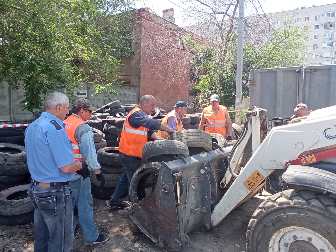 В Волгоградской области активным ходом идёт утилизация автопокрышек